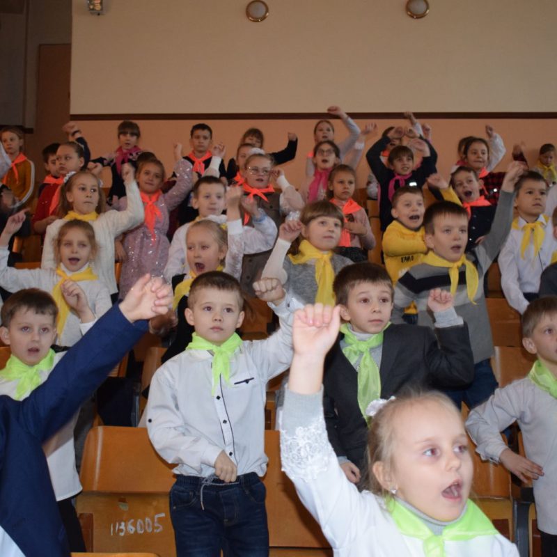 Першокласників прийняли до шкільної дитячої організації «Веселка»